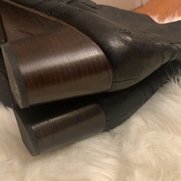 Frye black leather boots size 8 very gently used - Picture 7 of 16